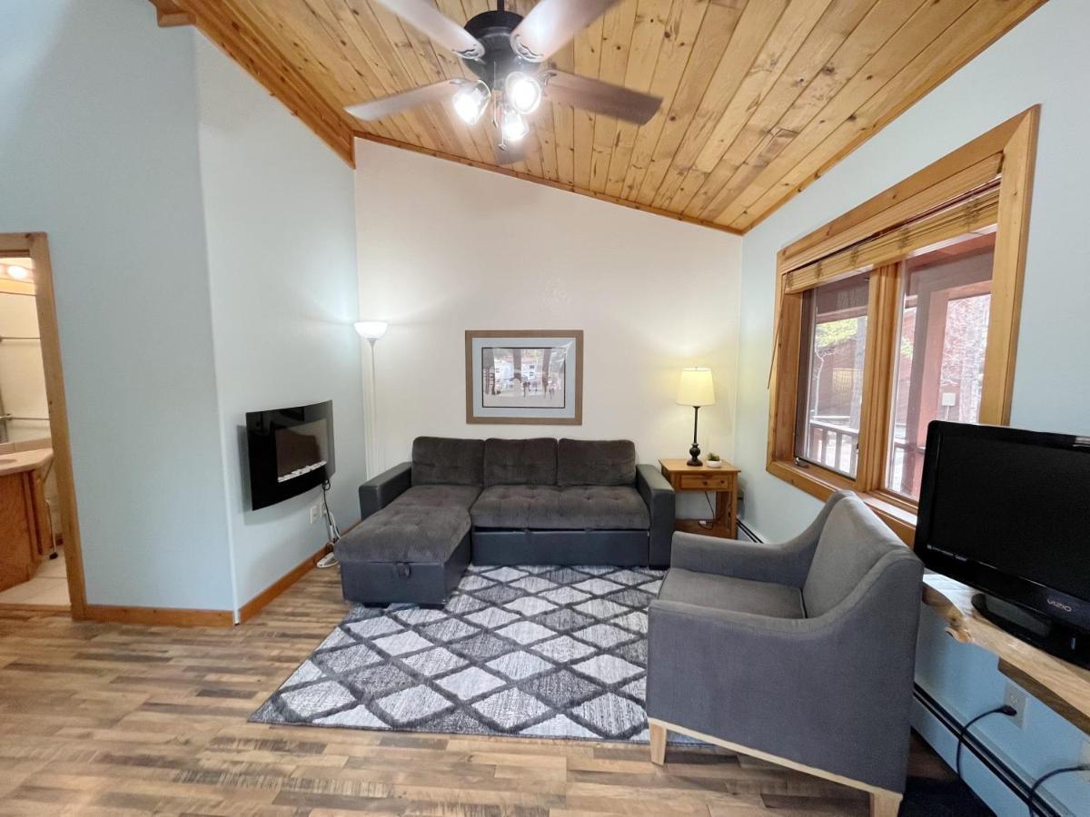 Cabin A Suite Bed And Breakfast ウッドランド・パーク エクステリア 写真