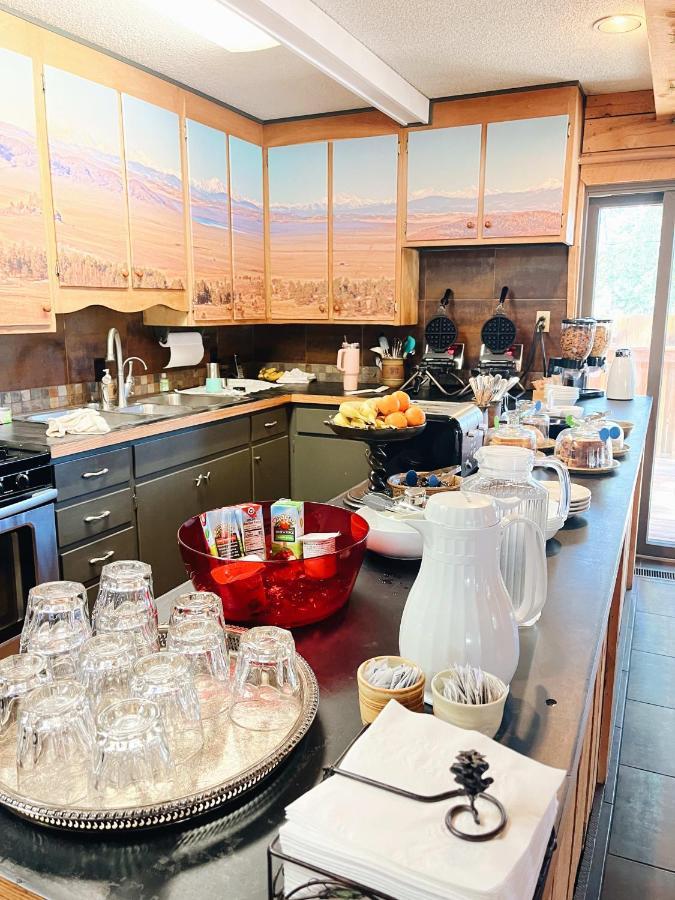 Cabin A Suite Bed And Breakfast ウッドランド・パーク エクステリア 写真